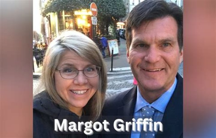 Drew Griffin (CNN) Age, Wiki, Height, Wife, Girlfriend, Family, Biography, Net Worth