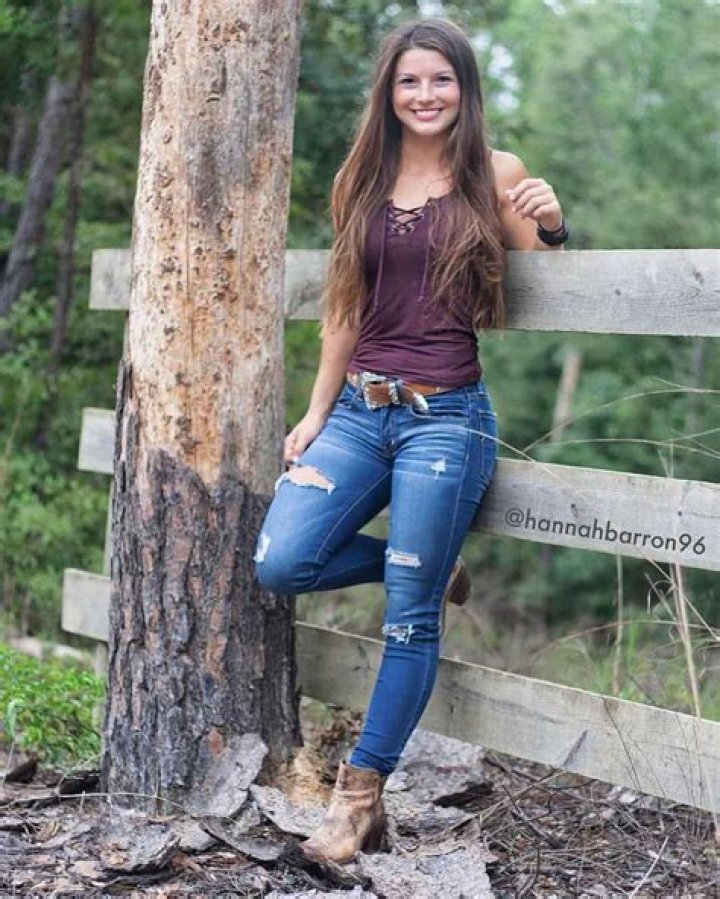 How old is Hannah Barron? Wiki, Net Worth 2023, Fiance