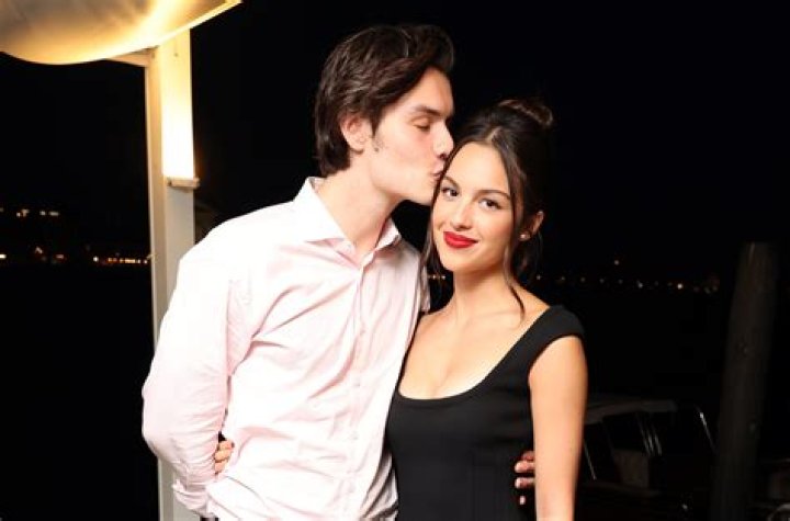 Is Louis Partridge Dating: Check Her Dating History Here!